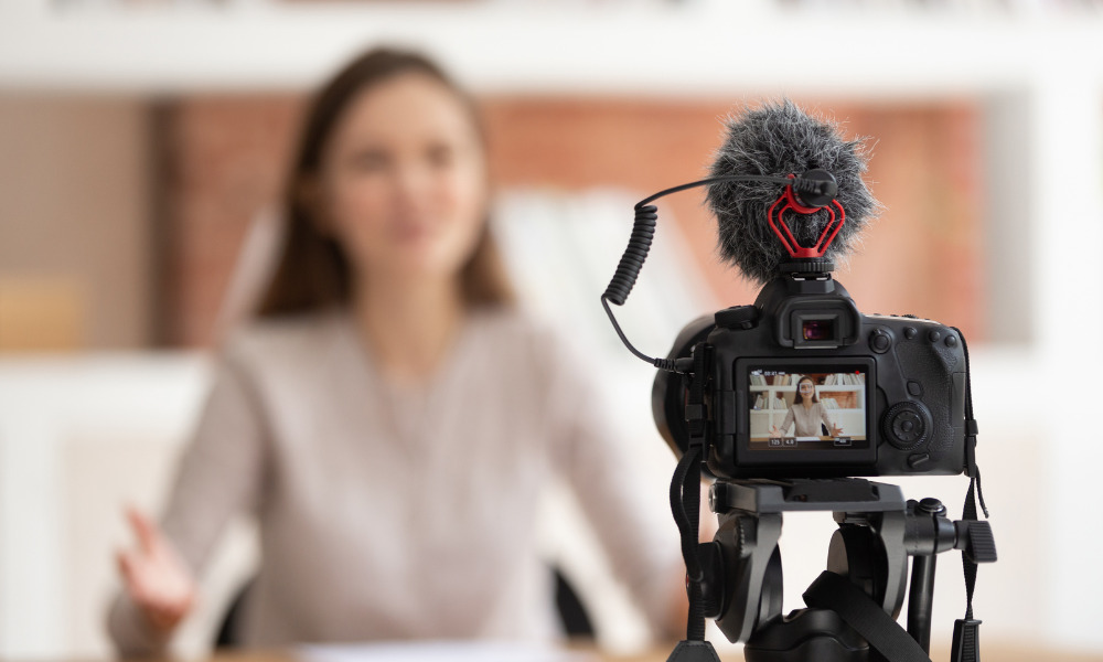 Vor der Kamera: 15 Quick-Tipps für richtig gute Videos von der Full-Service-Agentur für Kommunikation Mediadeluxxe GmbH